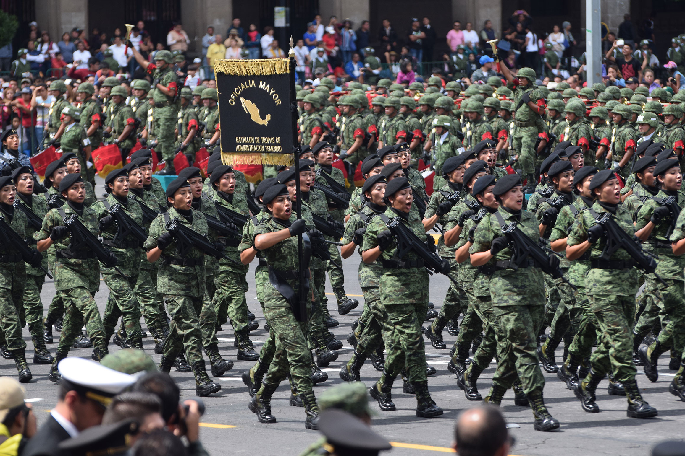 Derroche de entusiasmo durante el desfile militar por la Independencia